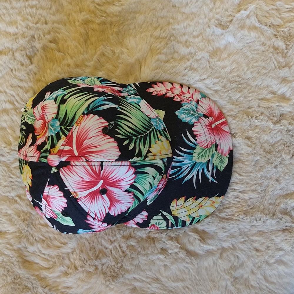 $$❤️❤️☘️Malibu floral baseball hat.